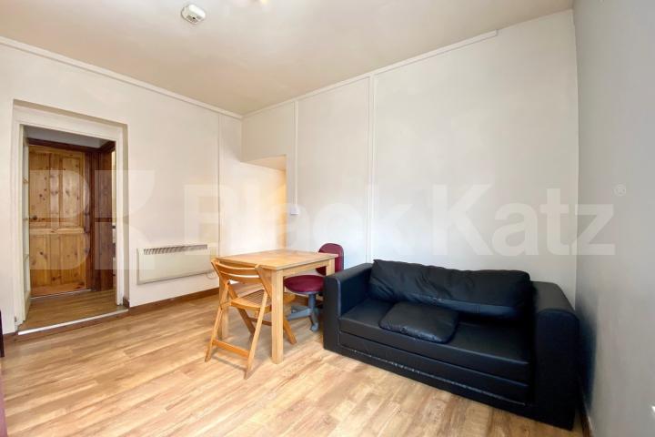 located in the heart of Angel only a 0.2 mile walk to Angel Station White Lion Street, Angel